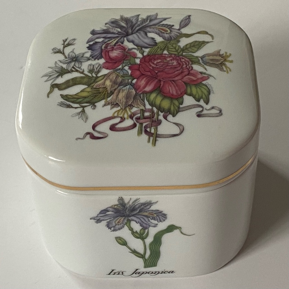 Germaine Monteil Porcelain Vintage Powder Box & Lid Japan 3" X 3" Floral Iris
